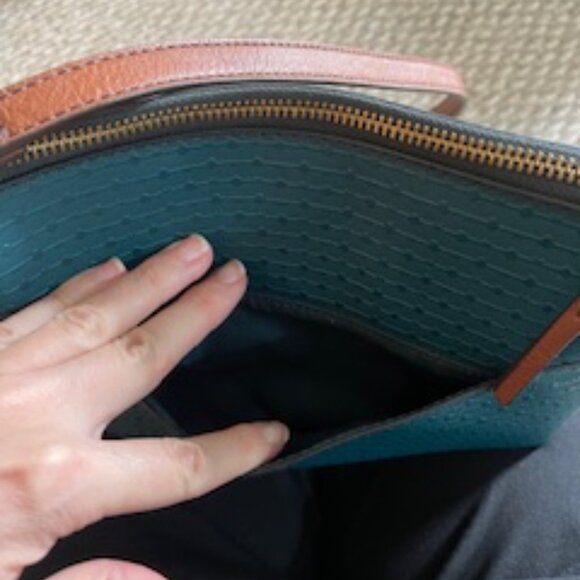 Fossil Crossbody in Coated Leather with Textured Key Pattern - Picture 5 of 10